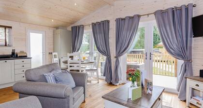 Typhoon Lodge, Fair Oak