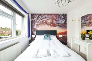 5 bedrooms, desk, iron/ironing board, WiFi