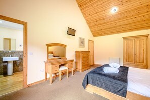 Room - Muirloch Spa Plus, Dundee (Fowlis)