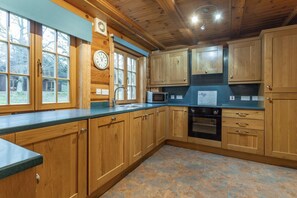 Dishwasher - Kinder Lodge (Pet), Dundee (Fowlis)