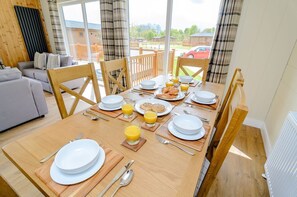 Dining - The Yarwell, Wansford (Wansford)