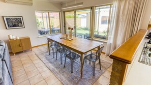 Dining - Ibis Rest Beach House (Geographe)