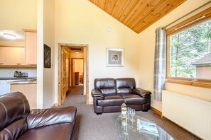 Living area - Rainbow Lodge, Dundee (Fowlis)