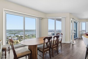 Dining - ☀️Oceanfront with Great Views | Gorgeous Interior | Salida del Sol 1101☀️ (Daytona Beach Shores)
