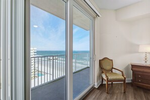 Interior - ☀️Oceanfront with Great Views | Gorgeous Interior | Salida del Sol 1101☀️ (Daytona Beach Shores)