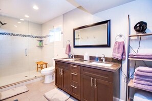 Shower, hair dryer, towels, soap - Immaculate Home Near Old Town Scottsdale and ASU! 5 Bdrms and Heated Pool! (Scottsdale)