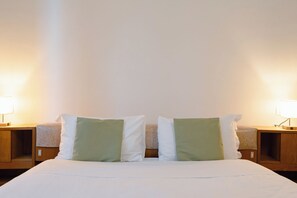 2 habitaciones, tabla de planchar con plancha, wifi y ropa de cama 