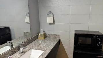 Dobbeltrom – classic | Eget kjøkken | Kjøleskap og mikrobølgeovn