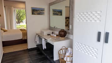 Luksus-dobbeltrom for 1 person, terrasse, resort-utsikt | Skrivebord for bærbar PC og wi-fi (inkludert)