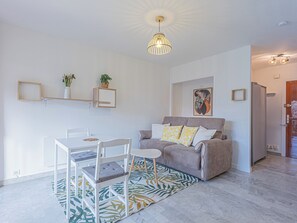 Living area - Studio avec balcon et parking proche plages (Cannes)