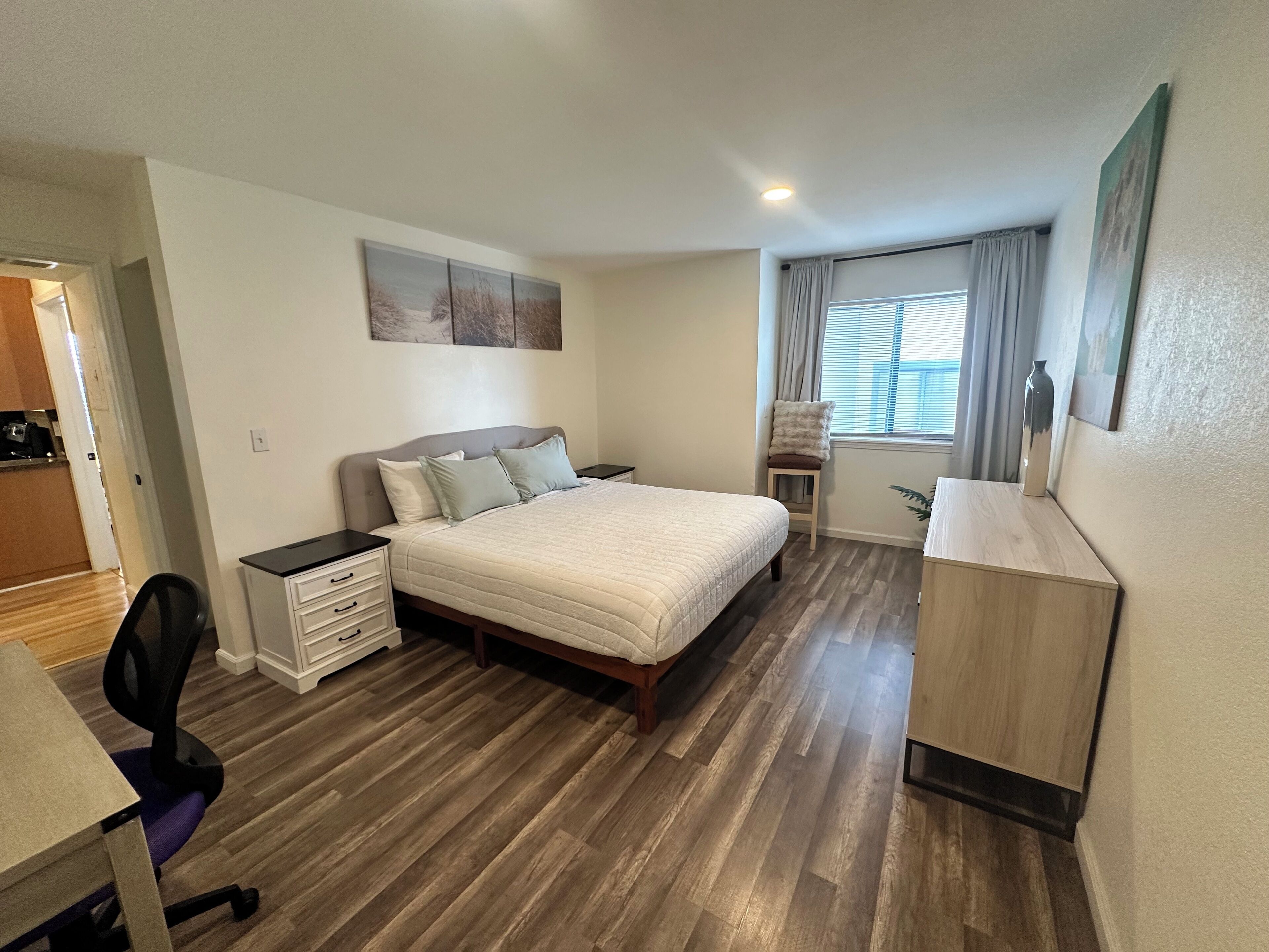 2 makuuhuonetta, silitysrauta/-lauta, ilmainen Wi-Fi, vuodevaatteet