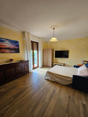 Iron/ironing board, WiFi, bed sheets - Spacious and Welcoming Apartment with Heated Pool (Stentatoio)
