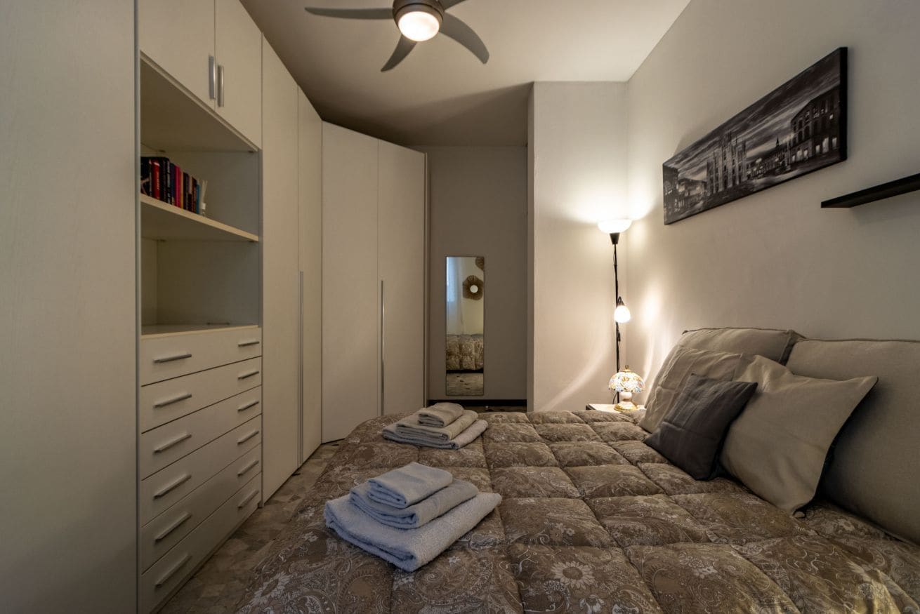 1 slaapkamer, een strijkplank/strijkijzer