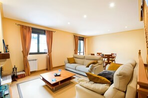 Fernseher, Kamin, DVD-Player, Tischtennisplatte
