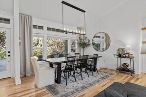 Dining - NEW / Riverside Retreat on the Greenbelt / Eagle Area (Garden City)