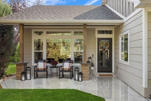 Exterior - NEW / Riverside Retreat on the Greenbelt / Eagle Area (Garden City)