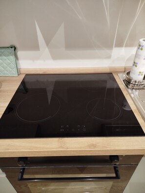 Mikrowelle, Ofen, Herdplatte, Geschirrspüler