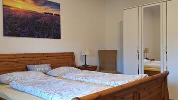 Fer et planche à repasser, accès à Internet, literie fournie