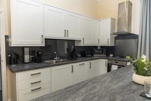 Private kitchen - Bay Apt l Luxury l Central l Sea View (Morecambe)