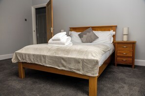 Iron/ironing board, WiFi, bed sheets - Bay Apt l Luxury l Central l Sea View (Morecambe)