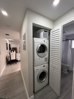 Interior - Clean, comfortable, & centrally located 1/1 (Tavernier)
