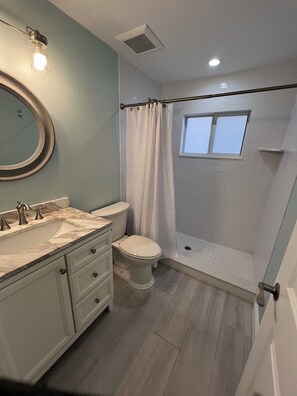 Shower, towels - Clean, comfortable, & centrally located 1/1 (Tavernier)