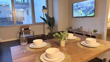 Apartment, 1 Bedroom | Dining room