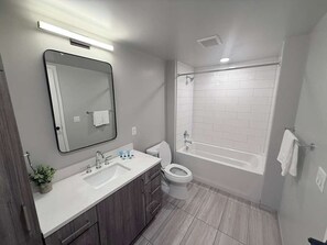 Apartment, 1 Bedroom | Bathroom - Condo The Earl (Arlington)