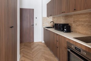 Microwave, oven, stovetop, coffee/tea maker - Spacious Paris Duplex for 4 Near Bastille (Paris)