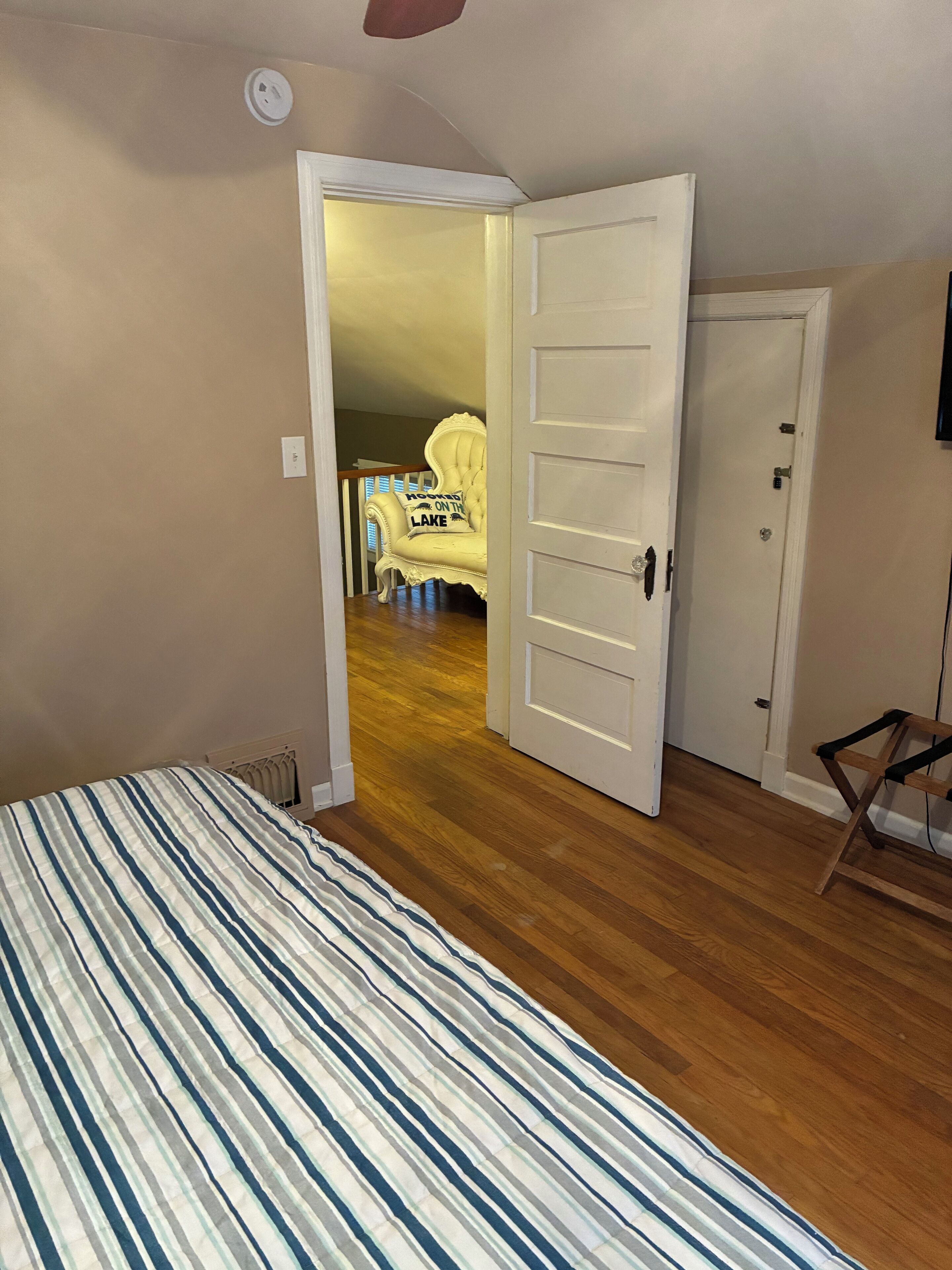 Iron/ironing board, internet, bed sheets