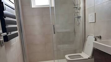 Doccia, asciugacapelli, asciugamani