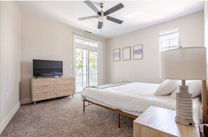 3 bedrooms, desk, iron/ironing board, travel crib - 3BR Solana 209 Riverside Gym Pool Dog Park (Indianapolis)