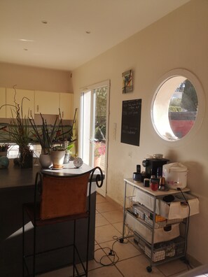 Interior - House 50 m from portissol beach. All amenities within walking distance. (Sanary-sur-Mer)