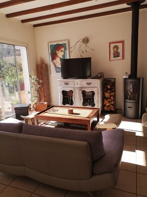 Living area - House 50 m from portissol beach. All amenities within walking distance. (Sanary-sur-Mer)