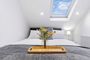 2 habitaciones, tabla de planchar con plancha, wifi y ropa de cama 