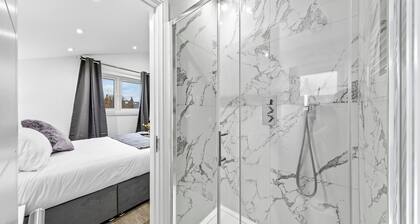 2BR 2Bath at Hendon – 1 Min to Train- Free Parking