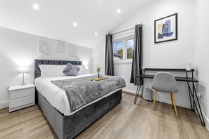 2 habitaciones, tabla de planchar con plancha, wifi y ropa de cama 