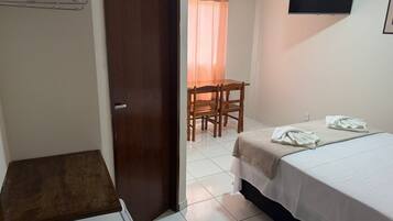 Quarto casal ou duplo básico | Wi-Fi de cortesia