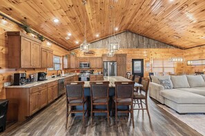 Interior - 6 bedroom 10 Bed Chalet with Theatre, Gameroom, Community Pool and Tennis Courts (Gatlinburg)