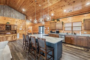 Fridge, microwave, oven, stovetop - 6 bedroom 10 Bed Chalet with Theatre, Gameroom, Community Pool and Tennis Courts (Gatlinburg)