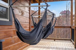Property grounds - 6 bedroom 10 Bed Chalet with Theatre, Gameroom, Community Pool and Tennis Courts (Gatlinburg)