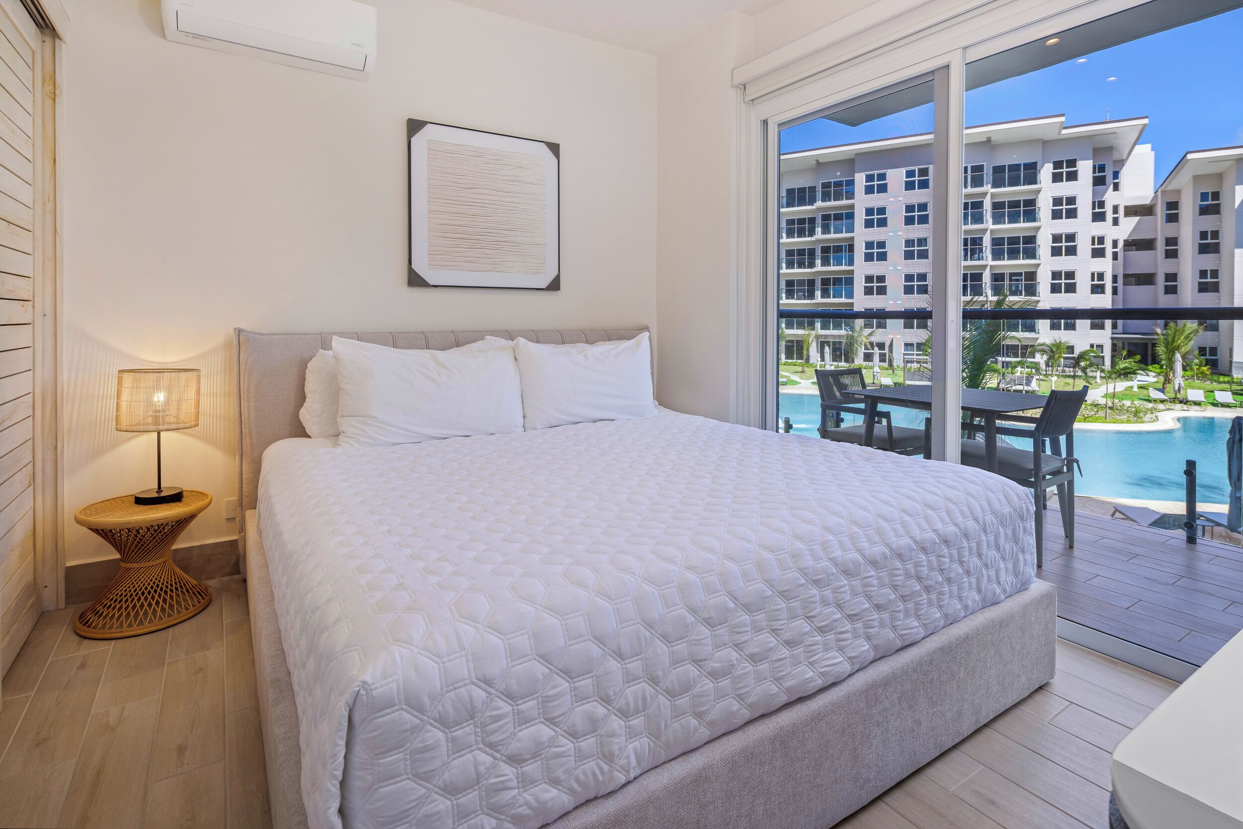 Luxury-Apartment, Balkon, Strandblick | Bügeleisen/Bügelbrett, kostenloses WLAN