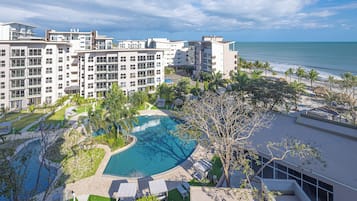 Apartamento de lujo, balcón, vistas a la playa | Exterior