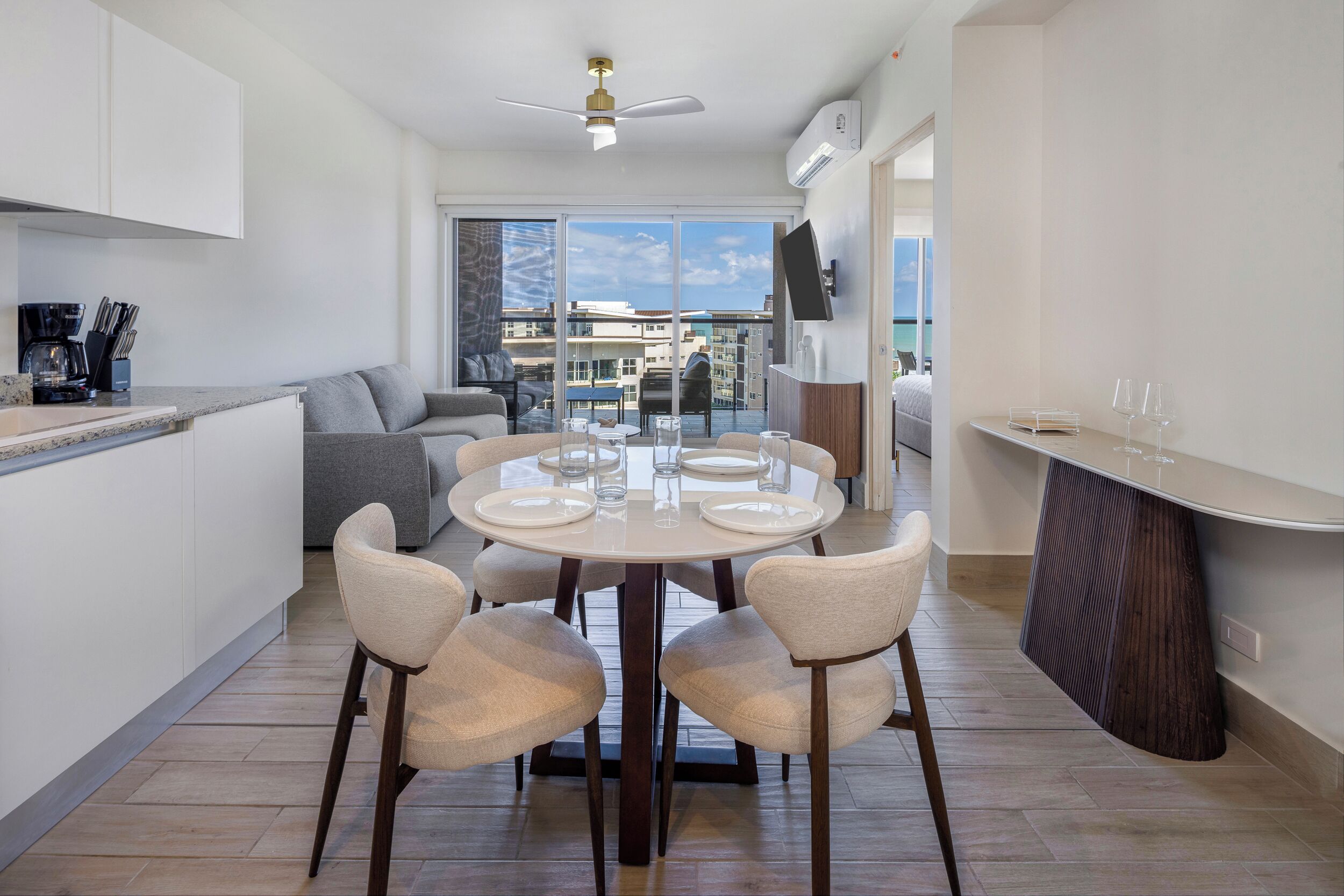 Luxury Apartment, Balcony, Beach View | Dining