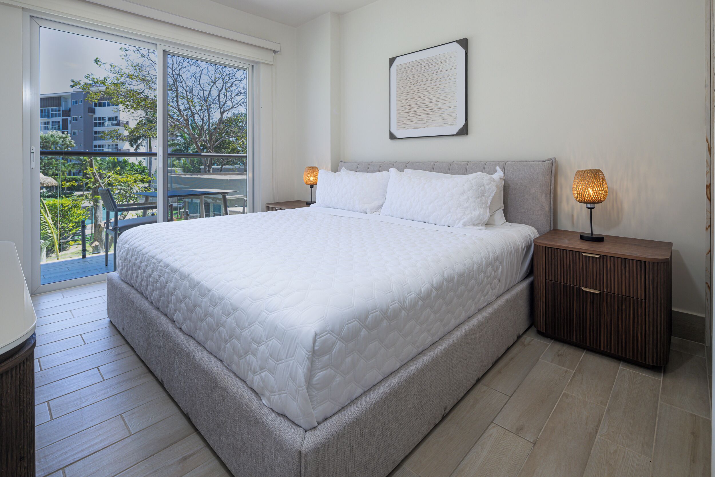 Luxury-Apartment, Balkon, Strandblick | Bügeleisen/Bügelbrett, kostenloses WLAN