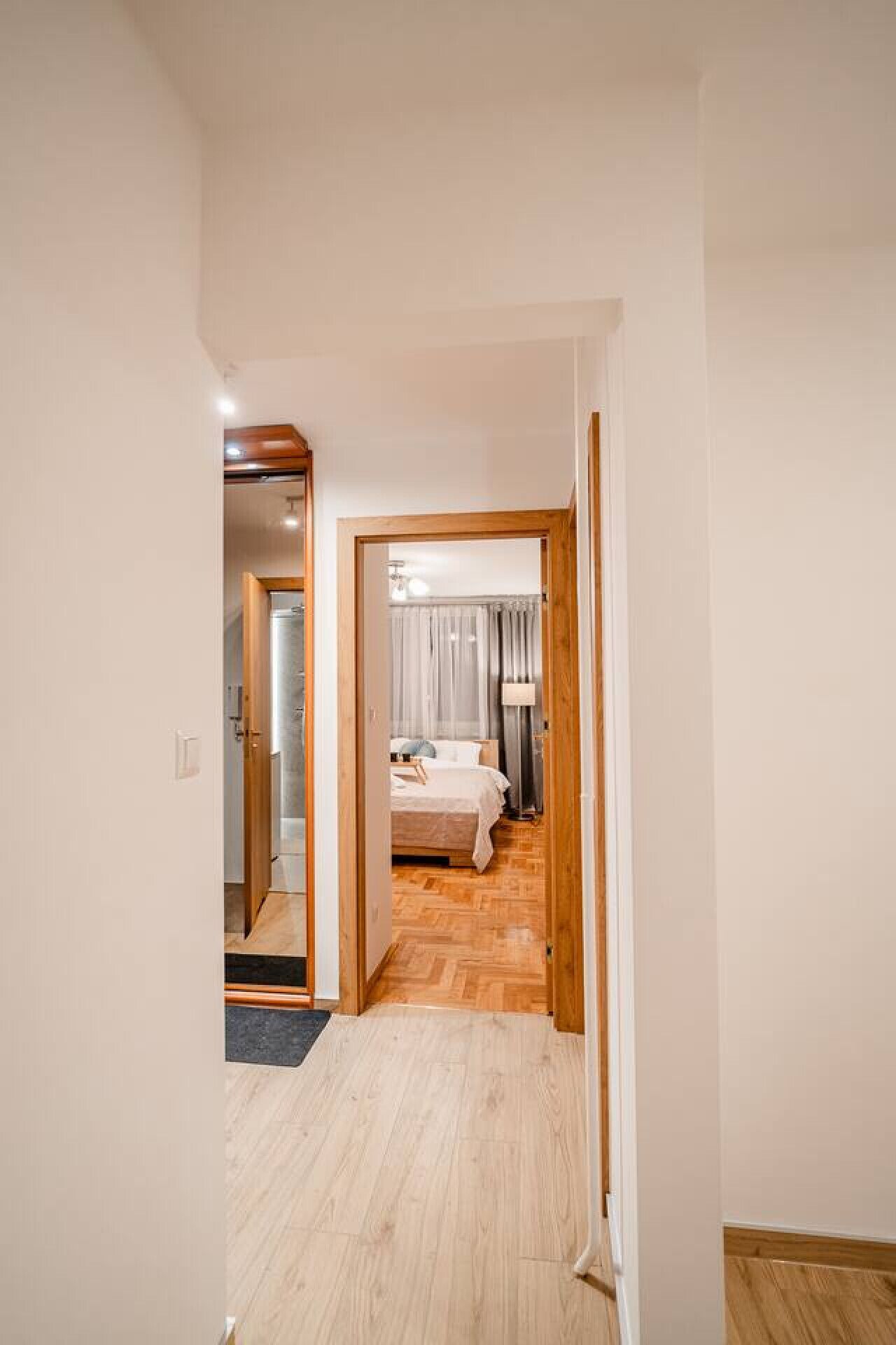 Desk, iron/ironing board, WiFi, bed sheets