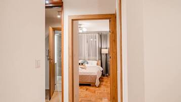 Desk, iron/ironing board, WiFi, bed sheets