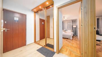 Desk, iron/ironing board, WiFi, bed sheets