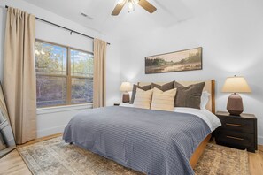 Iron/ironing board, travel cot, free WiFi, bed sheets - Resort Cabin with  Hot Tub, fire pit, indoor pool! (Hollister)