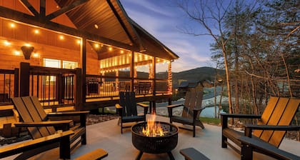 Resort Cabin with Hot Tub, fire pit, indoor pool!